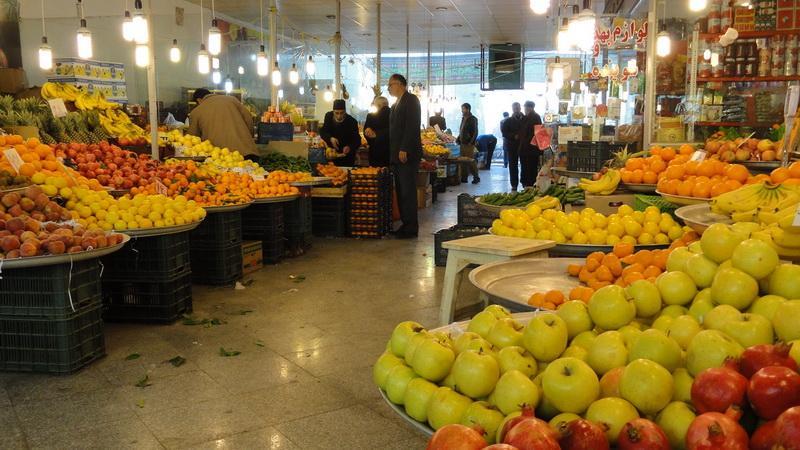 رئیس اتحادیه میوه و سبزی تهران در گفت و گو با خبرنگاران: بازار میوه مطلوب است، نگرانی مبنی بر کمبود و گرانی سیب درختی در شب عید وجود ندارد