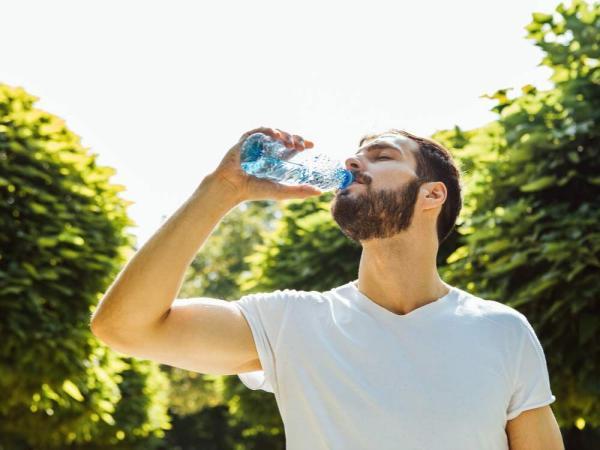 از آفتاب طولانی مدت تا دیابت؛ چرا بیش از حد تشنه می شویم؟ از آفتاب طولانی مدت تا دیابت؛ چرا بیش از حد تشنه می شویم؟