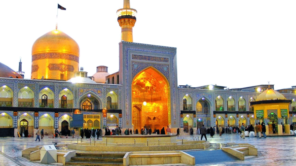 شست و شوی گنبد منور حرم مطهر امام رضا (ع) در آستانه سال نو