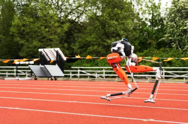 ربات دوپا ، رکورد جهانی گینس را در دوی 100 متر رباتیک شکست